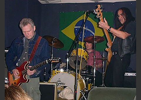 Liveband mit Harris Johns am Bass